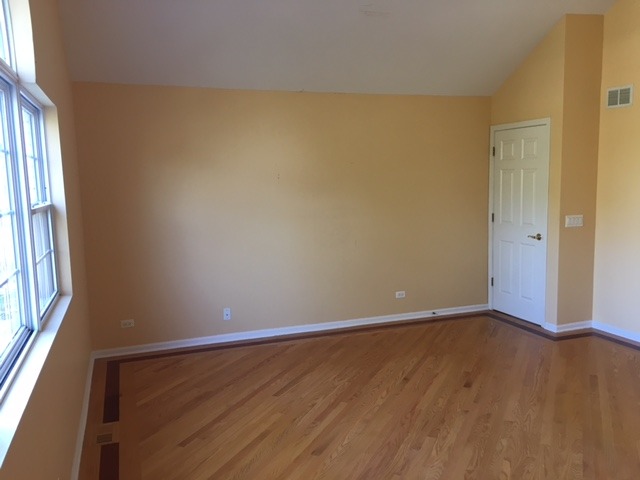 356 N Wolf Rd, Des Plaines, IL 60016 photo 21