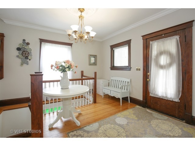 359 Walnut Ave, Elgin, IL 60123 photo 2