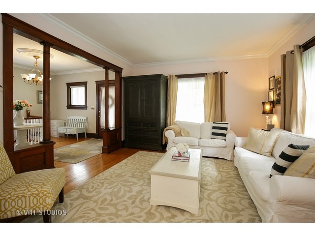 359 Walnut Ave, Elgin, IL 60123 photo 4