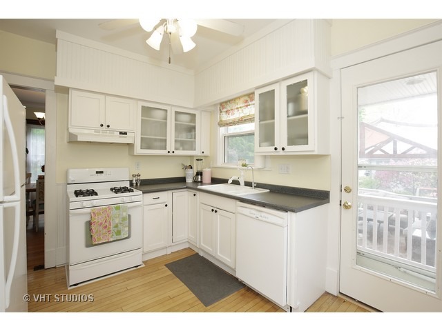 359 Walnut Ave, Elgin, IL 60123 photo 6