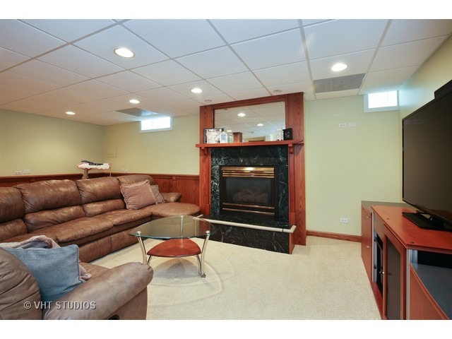 359 Walnut Ave, Elgin, IL 60123 photo 9