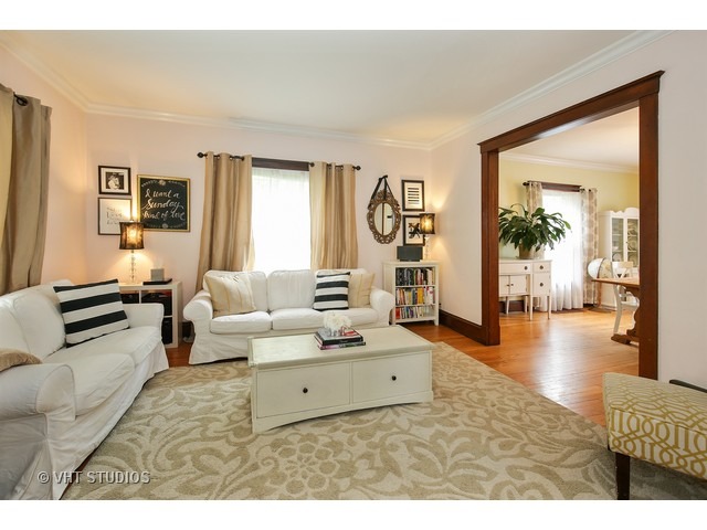 359 Walnut Ave, Elgin, IL 60123 photo 3
