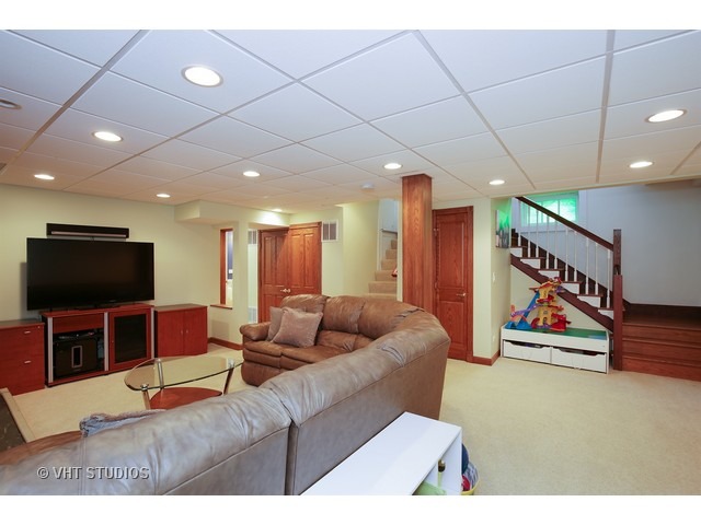 359 Walnut Ave, Elgin, IL 60123 photo 10
