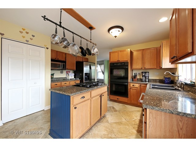 2920 Discovery Dr, Plainfield, IL 60586 photo 3