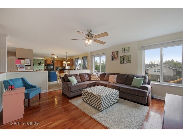 2920 Discovery Dr, Plainfield, IL 60586 photo 2