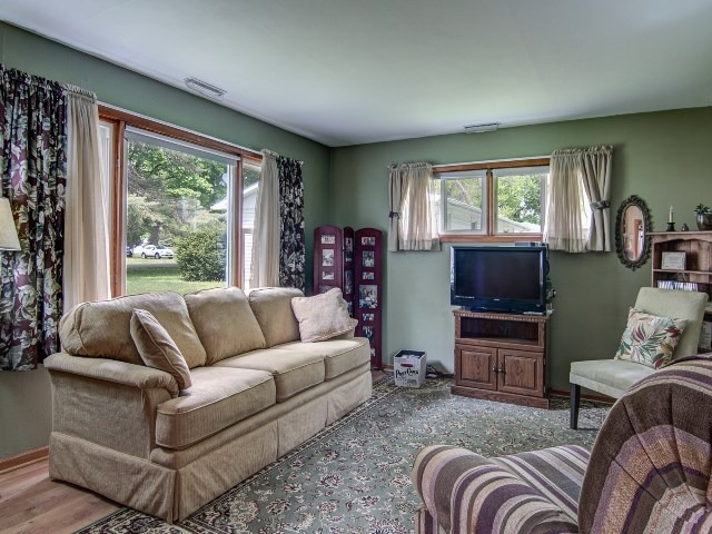 2060 E Bradley St, Beloit, WI 53511 photo 4