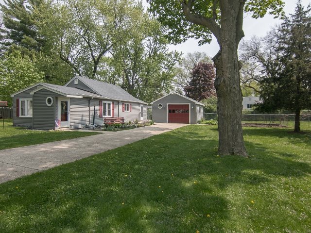 2060 E Bradley St, Beloit, WI 53511 photo 2