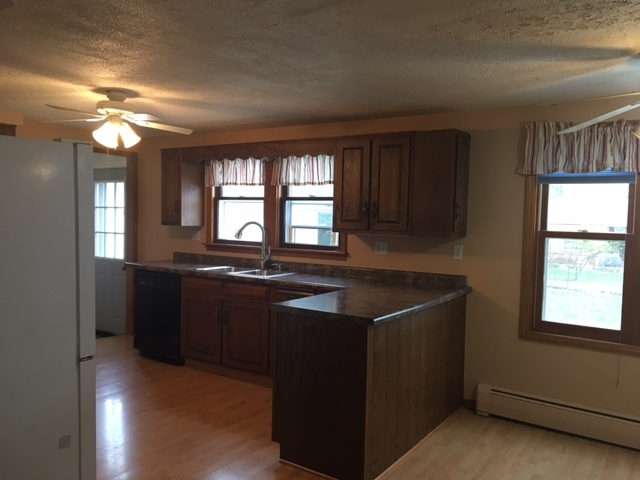 208 E Center St, Mount Morris, IL 61054 photo 3
