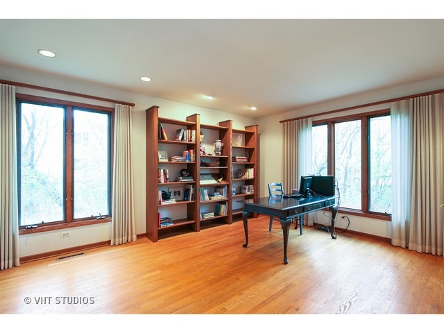 985 Heather Rd, Deerfield, IL 60015 photo 3