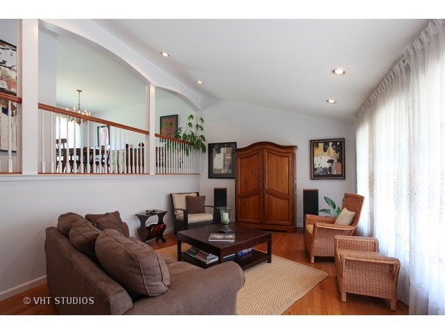 850 Warwick Rd, Deerfield, IL 60015 photo 2