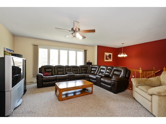 5846 Liberty Sq, Oak Forest, IL 60452 photo 2