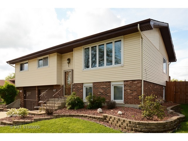 5846 Liberty Sq, Oak Forest, IL 60452 photo 1