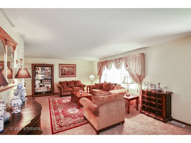 711 Evergreen Ct, Algonquin, IL 60102 photo 3