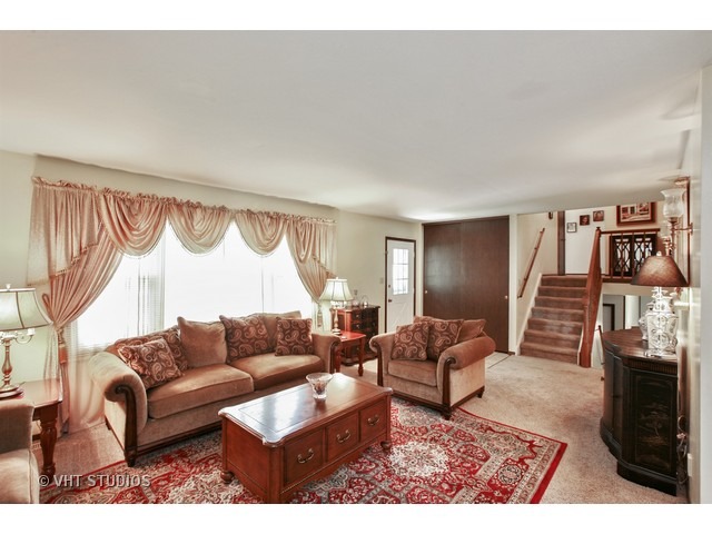 711 Evergreen Ct, Algonquin, IL 60102 photo 4