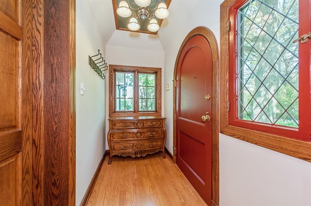55 Park Ln, Golf, IL 60029 photo 3
