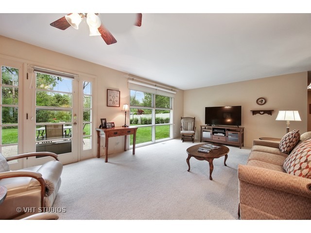 329 Brookside Cir, Wheaton, IL 60187 photo 6