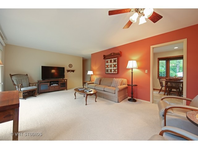 329 Brookside Cir, Wheaton, IL 60187 photo 7