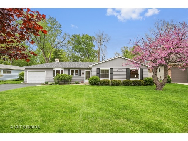 329 Brookside Cir, Wheaton, IL 60187 photo 1
