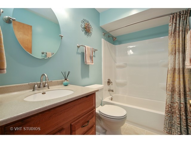 329 Brookside Cir, Wheaton, IL 60187 photo 13