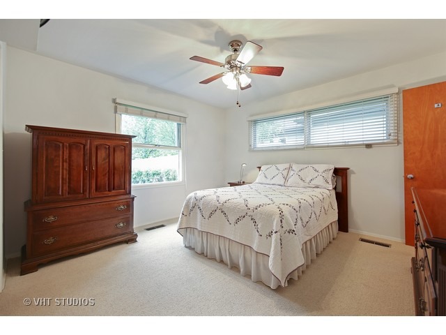 329 Brookside Cir, Wheaton, IL 60187 photo 9