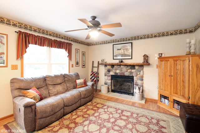 3244 Meadow Trl E, Dekalb, IL 60115 photo 7
