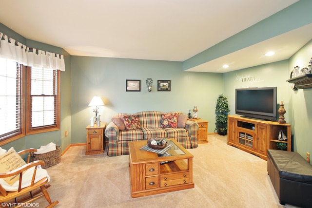 3244 Meadow Trl E, Dekalb, IL 60115 photo 4