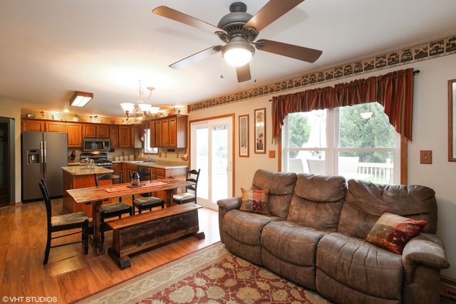 3244 Meadow Trl E, Dekalb, IL 60115 photo 8