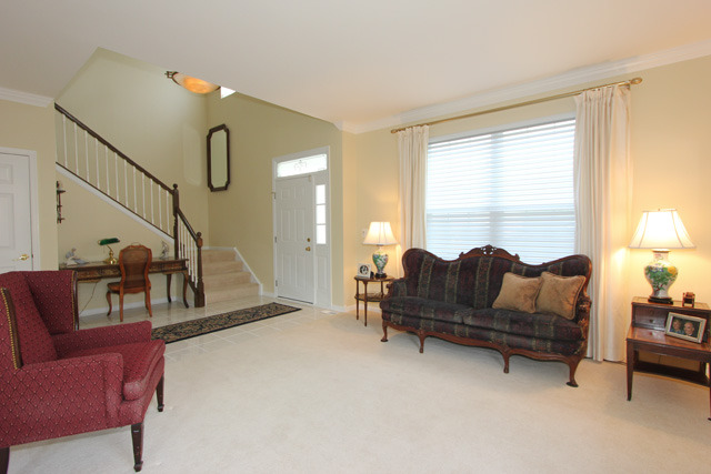 390 Plainview Dr, Bolingbrook, IL 60440 photo 2