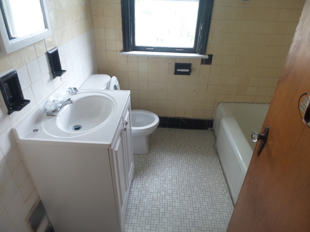 555 E 104th St, Chicago, IL 60628 photo 9
