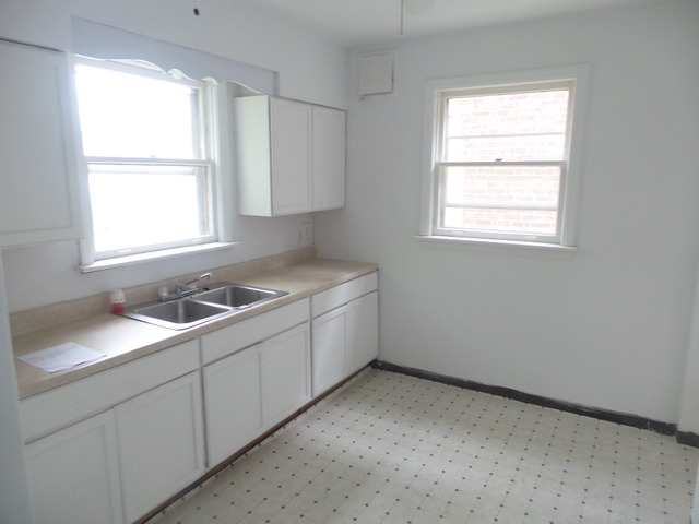 555 E 104th St, Chicago, IL 60628 photo 4
