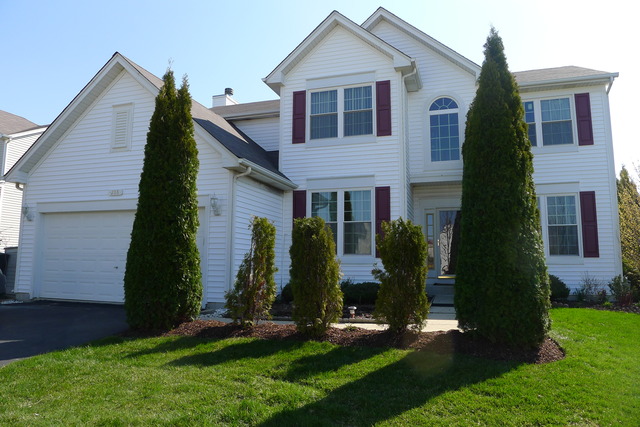 218 Thrush Cir, Lindenhurst, IL 60046 photo 1