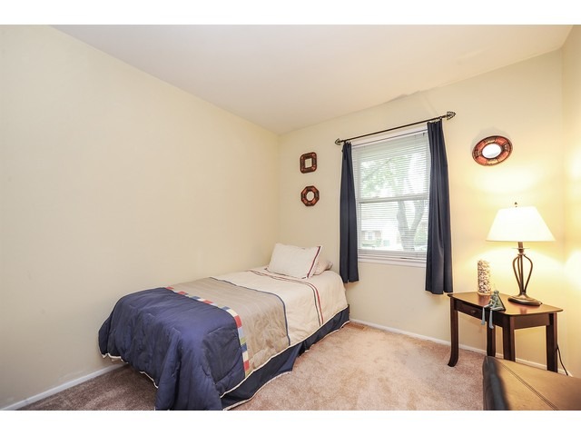 1068 Kenilworth Dr, Wheeling, IL 60090 photo 10