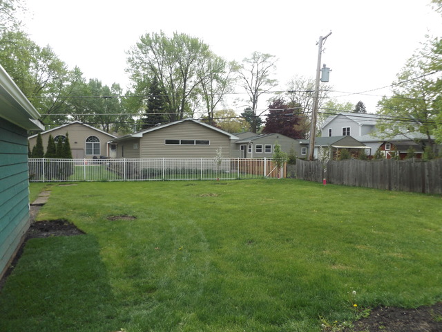 2105 Sigwalt St, Rolling Meadows, IL 60008 photo 9