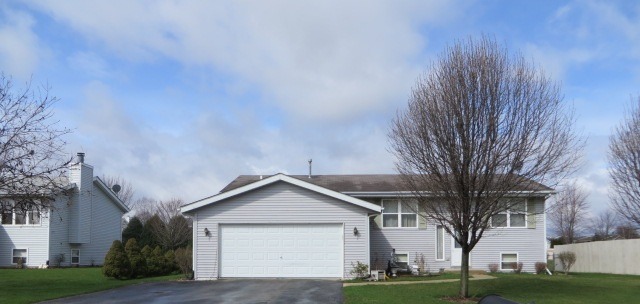 230 Cloud Mist Dr, Capron, IL 61012 photo 1