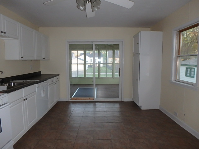 17844 Community St, Lansing, IL 60438 photo 5