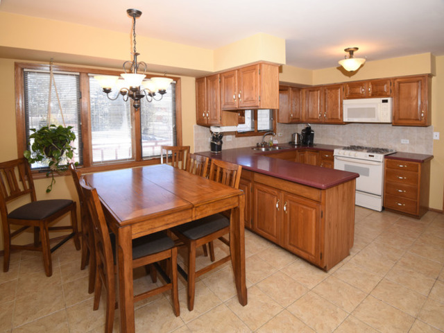 405 S Meier Rd, Mount Prospect, IL 60056 photo 3