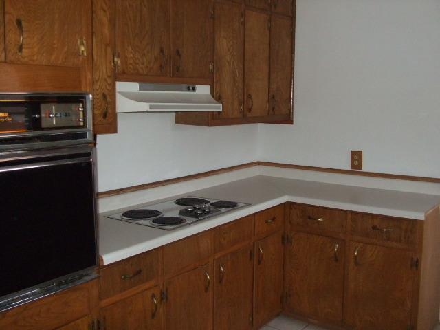 1051 N Vaughn Dr, Kankakee, IL 60901 photo 3