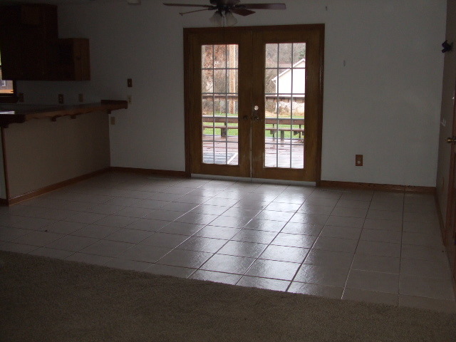1051 N Vaughn Dr, Kankakee, IL 60901 photo 2