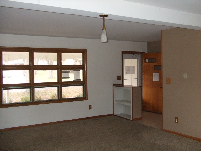 1051 N Vaughn Dr, Kankakee, IL 60901 photo 4