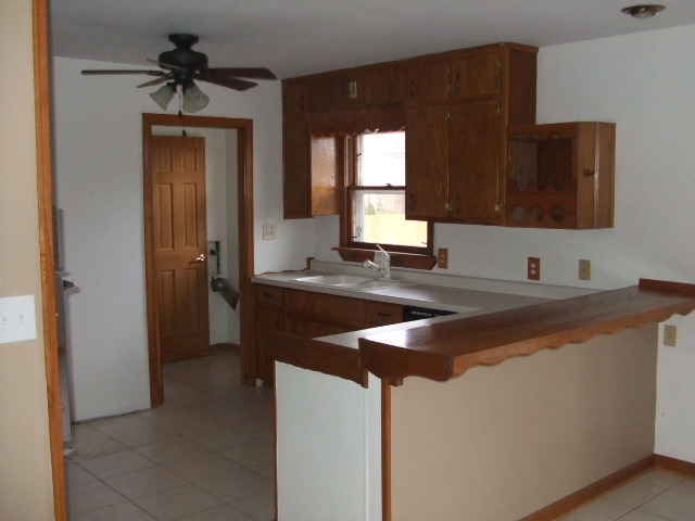 1051 N Vaughn Dr, Kankakee, IL 60901 photo 5