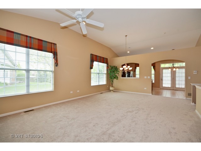 2807 Bond Cir, Naperville, IL 60563 photo 4