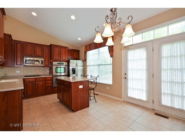 2807 Bond Cir, Naperville, IL 60563 photo 5