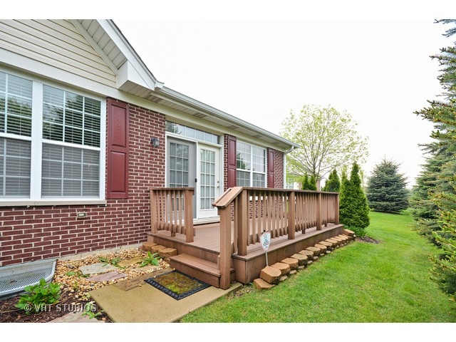 2807 Bond Cir, Naperville, IL 60563 photo 2