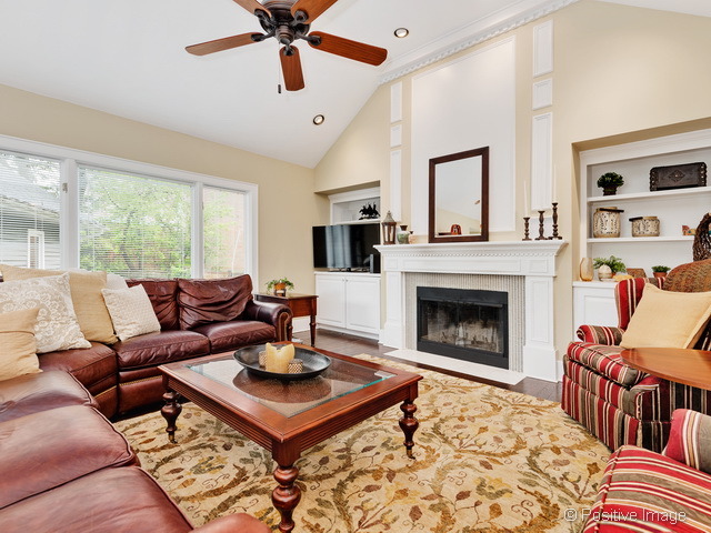 802 Howard St, Wheaton, IL 60187 photo 5