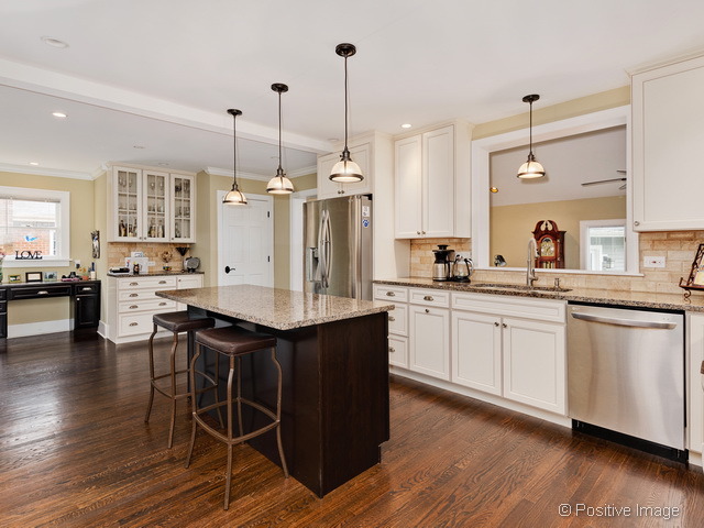 802 Howard St, Wheaton, IL 60187 photo 3