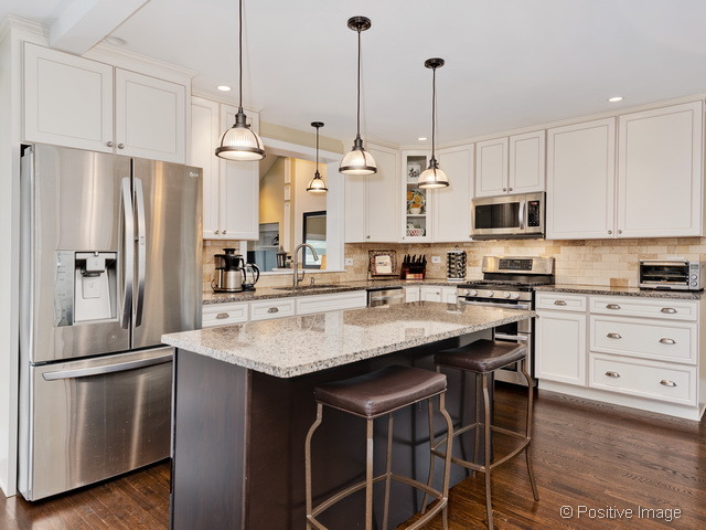 802 Howard St, Wheaton, IL 60187 photo 2