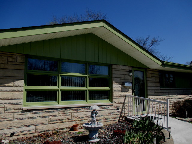610 E 2nd St, Lockport, IL 60441 photo 2