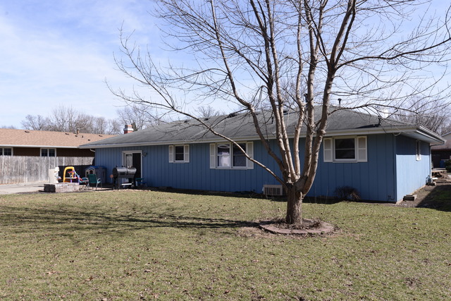 120 Deerpath Dr, Morris, IL 60450 photo 3