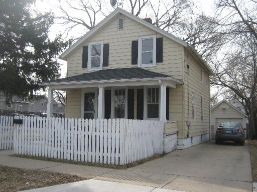 411 Edwards St, Aurora, IL 60505 photo 2