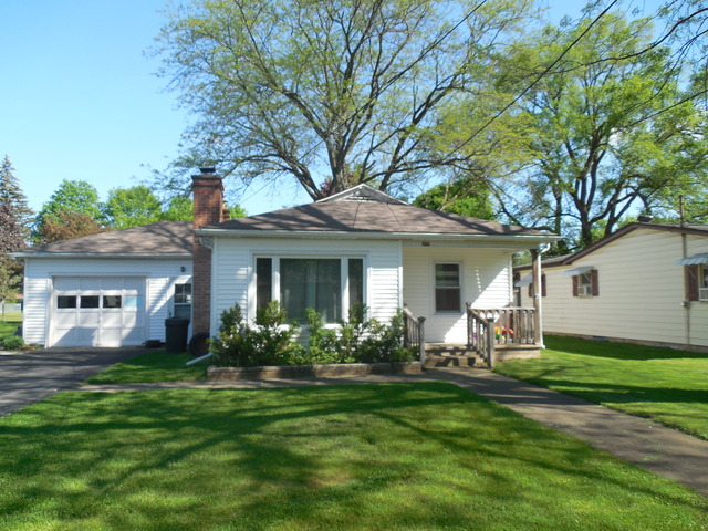 305 E Prairie St, Plano, IL 60545 photo 2